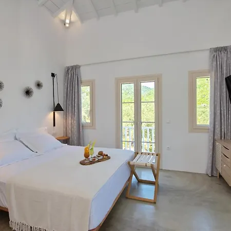 Eleon Suites New Isomata Exterior photo