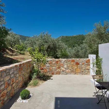 Eleon Suites New Isomata Exterior photo